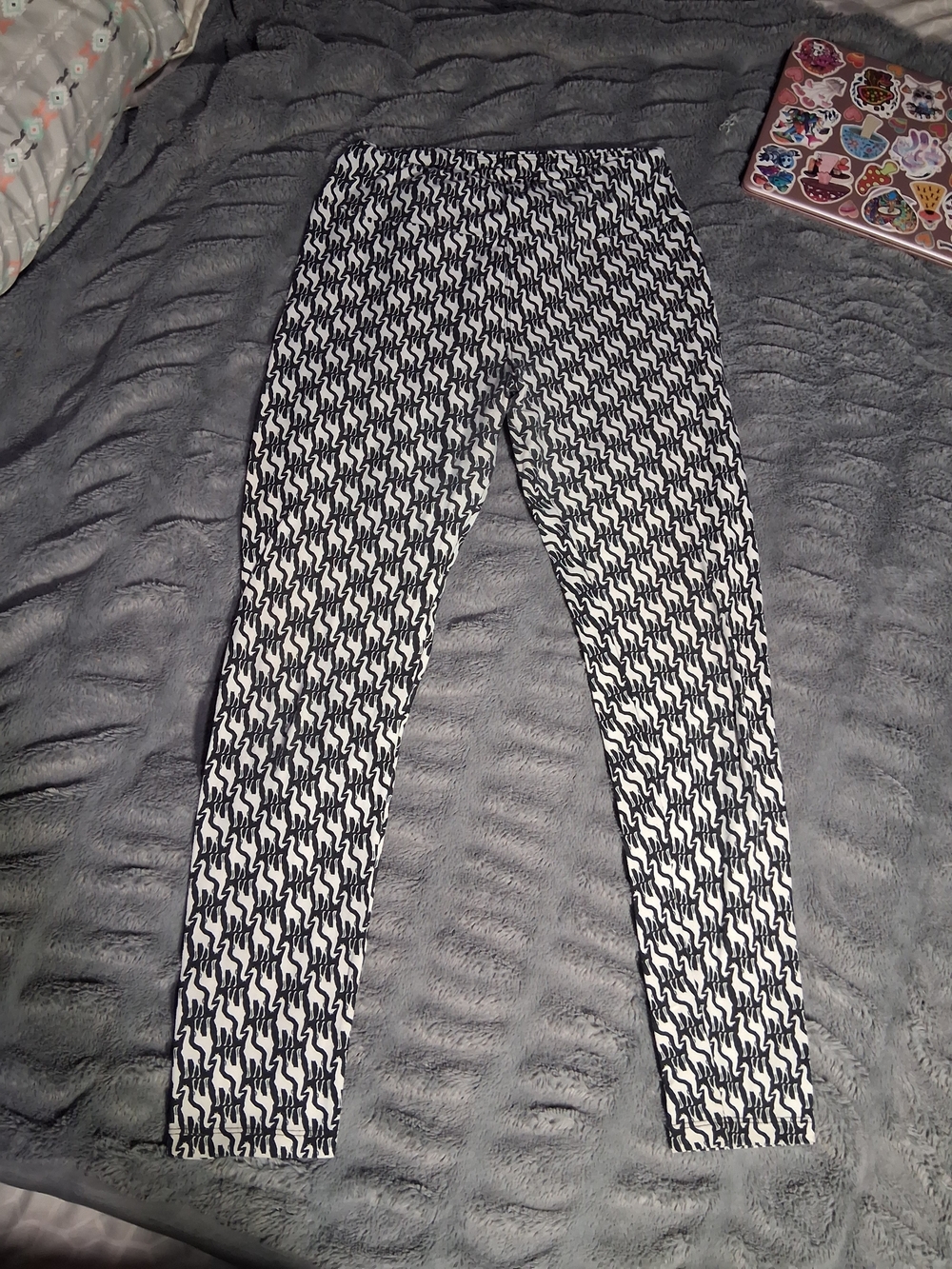 LuLaRoe Black and White Giraffe Pattern Leggings